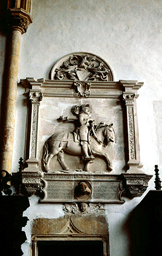 Eglise abbatiale : choeur : bas-relief