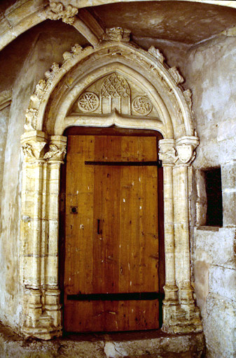 Bâtiment abbatiaux : porte du cloître