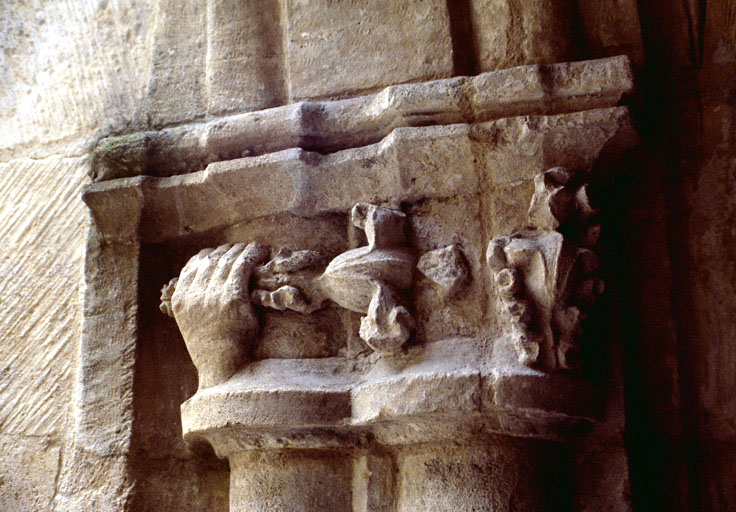 Bâtiment abbatiaux : chapiteau du cloître