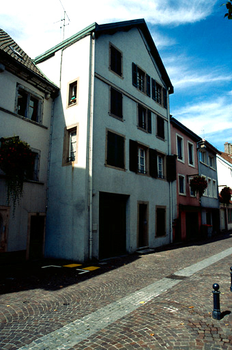 Façade sur rue : vue vers le nord-ouest