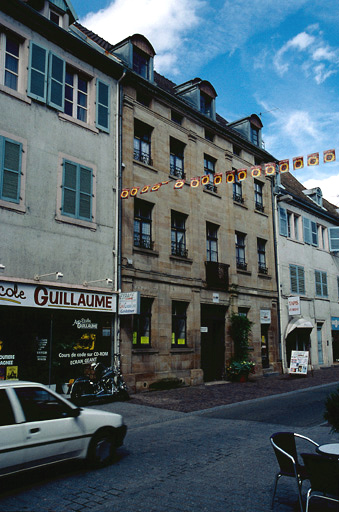 Façade sur la rue vue du sud