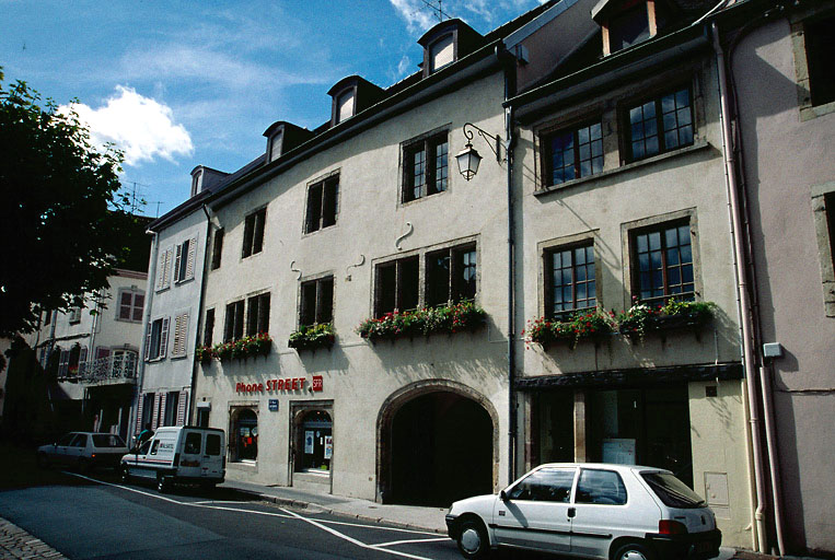 Façade est sur rue