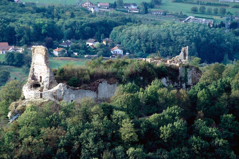 Butte castrale vue depuis le sud-est