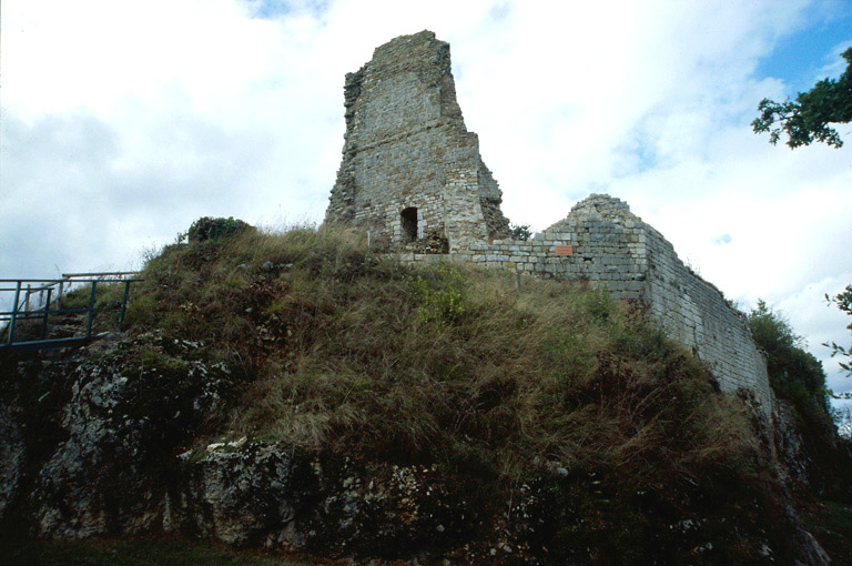 Extrémité sud et côté est de la butte castrale