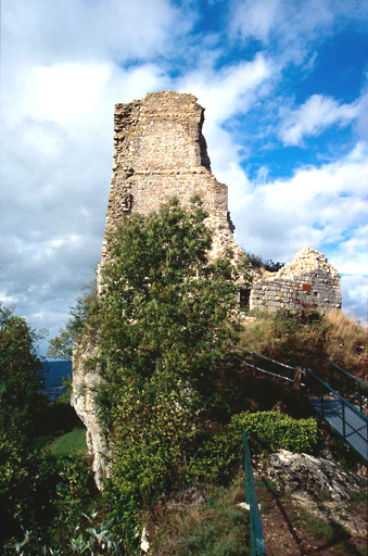 Extrémité sud de la butte castrale : donjon