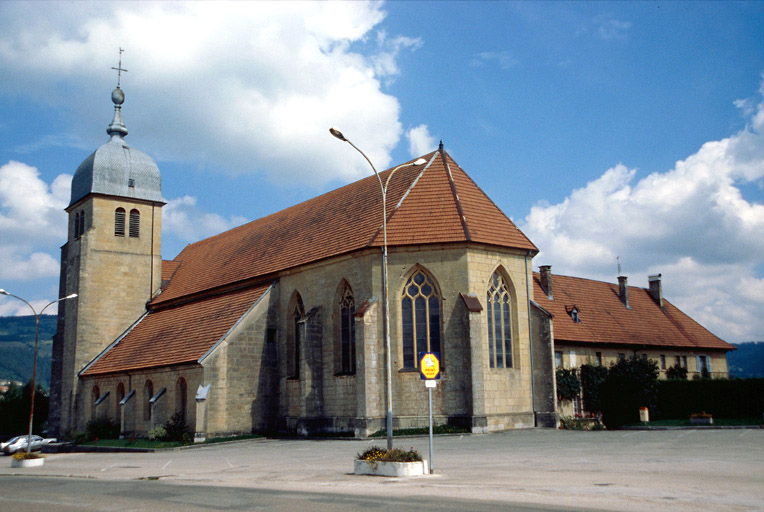 Eglise : côté sud-ouest et chevet et bâtiment conventuel : façade extérieure sud-est