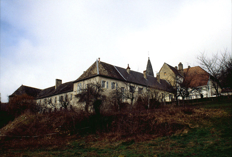 Quartier des religieux et vestiges de l'église vus depuis le sud-ouest