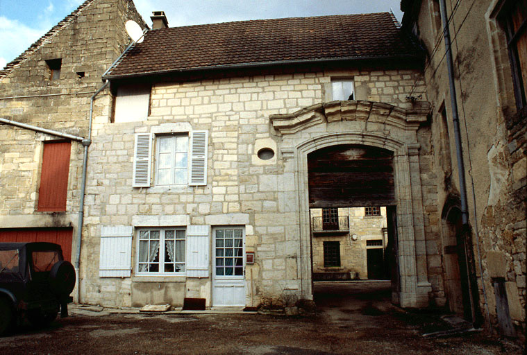 Portail de l'église prieurale