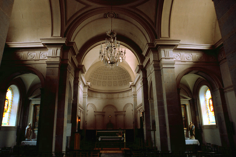 Nef et choeur vus depuis l'entrée