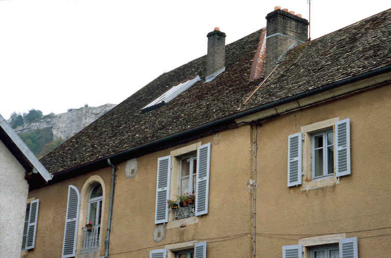 Toiture intégrant l'atelier sur la rue du Stade