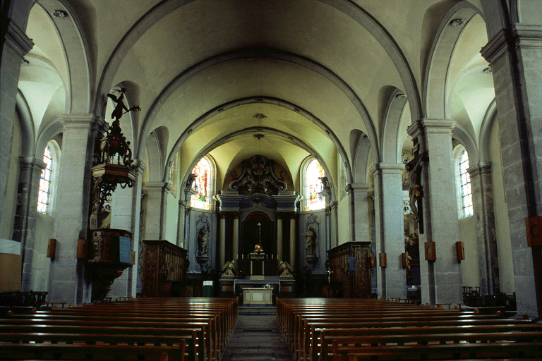 Nef et choeur vus depuis l'entrée