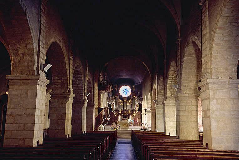 Nef et choeur vus depuis l'entrée