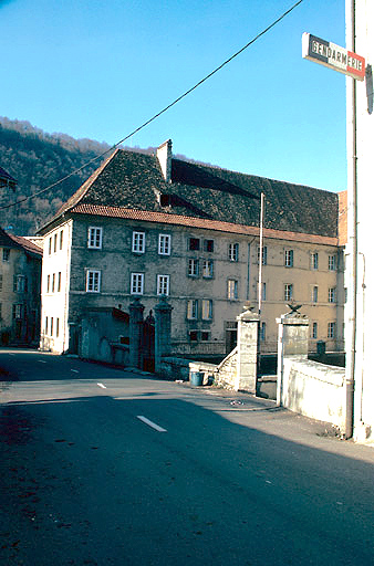 Aile ouest : façade sur cour