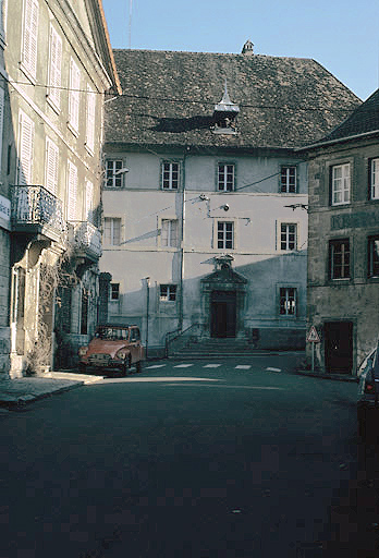 Aile latérale gauche : façade est sur rue