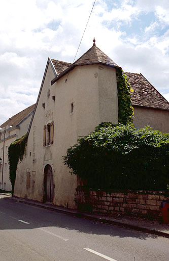 Façade nord sur rue et tour d'escalier de la façade ouest