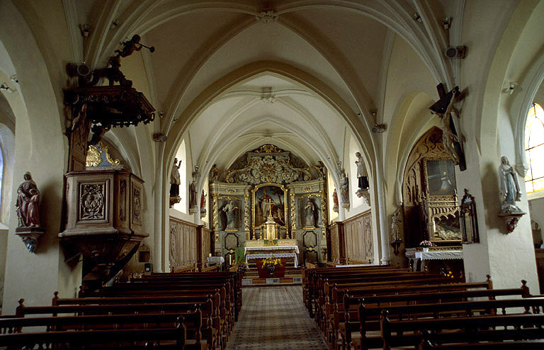 Nef et choeur vus depuis l'entrée