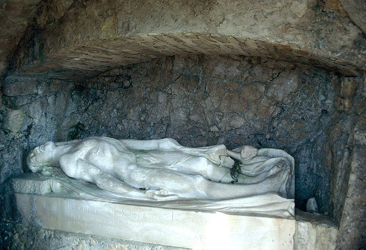 Tombeau : gisant du Christ