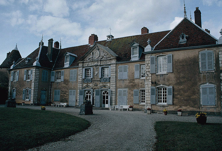 Corps de logis : façade sud sur cour