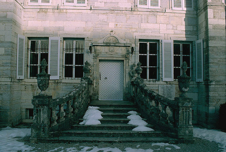 Façade sud : porte