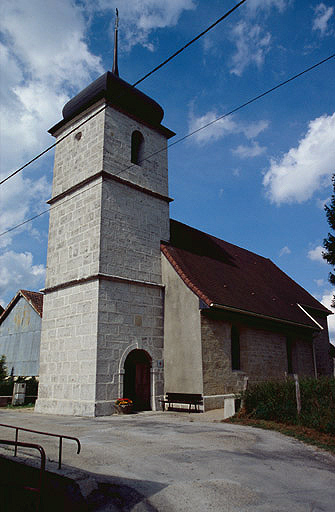 Façade antérieure avec clocher-porche et élévation latérale