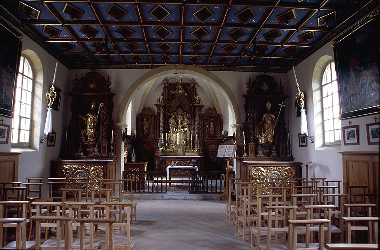 Nef et choeur vus depuis l'entrée