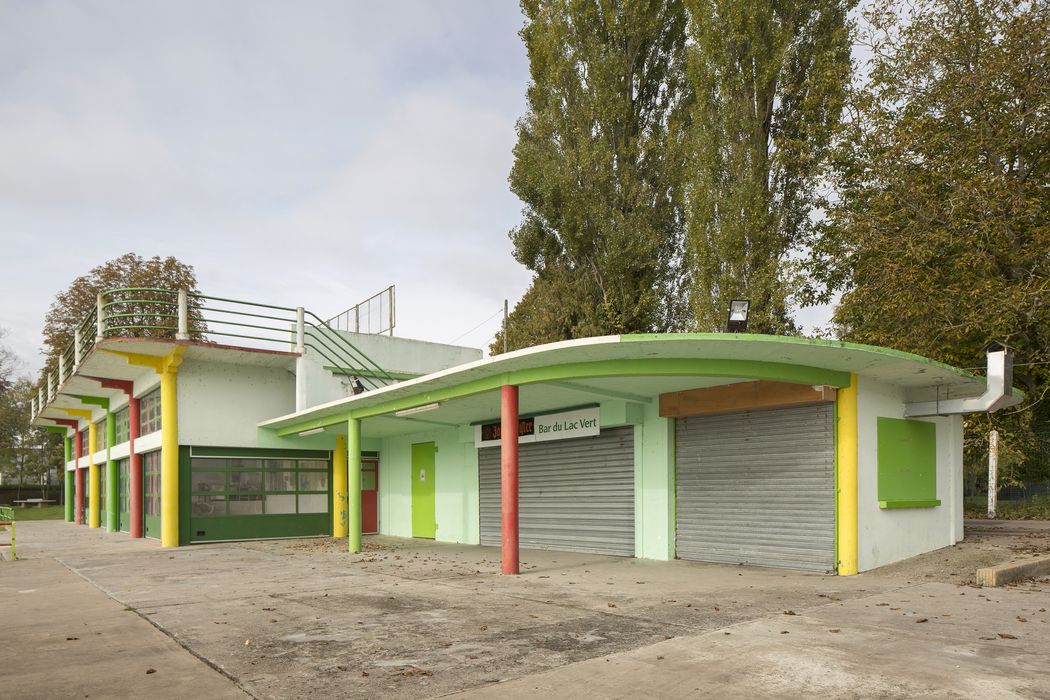 Guinguette et dépendances de la plage aménagée du lac Vert