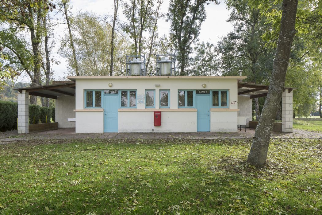 Guinguette et dépendances de la plage aménagée du lac Vert