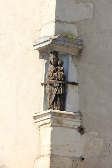 niche, statue : Vierge à l’Enfant à l’angle des façades sur rues