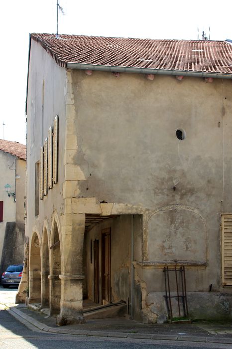 façades sur rue, vue partielle