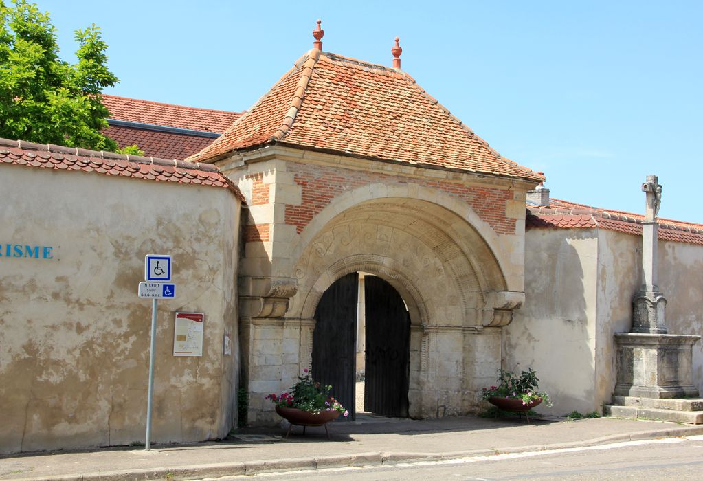 porche d’accès sur rue, vue générale