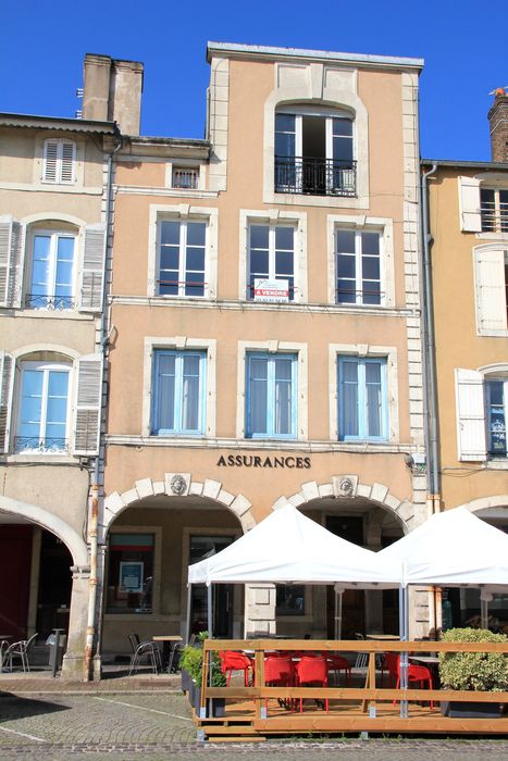 façade sur rue, vue générale