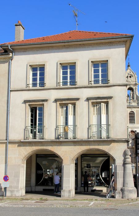 façade sur rue, vue générale