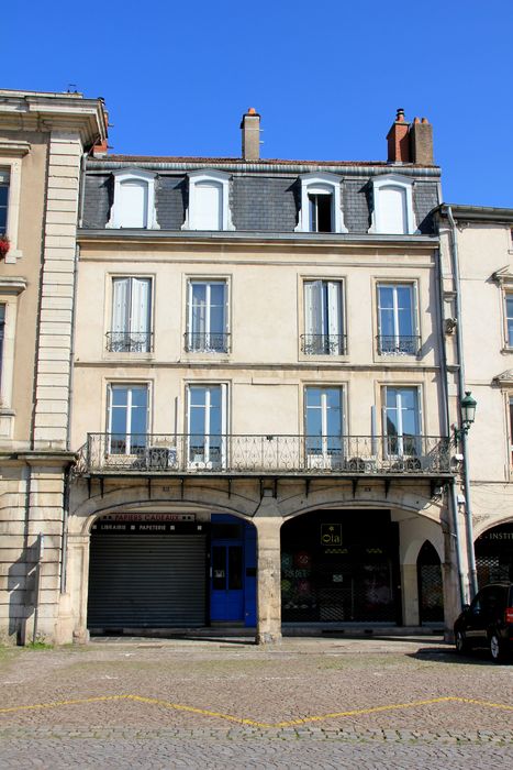 façade sur rue, vue générale