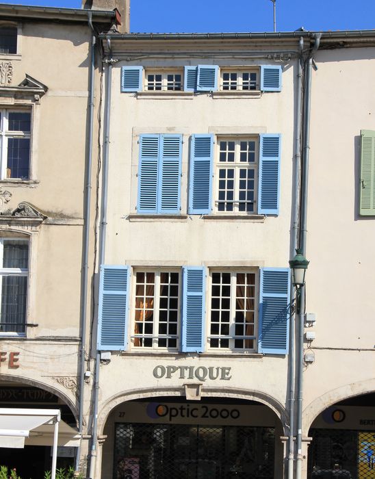 façade sur rue, vue générale