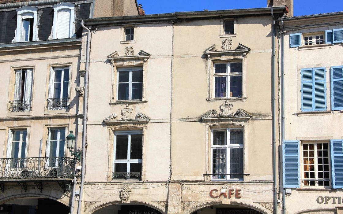 façades sur rue, vue générale