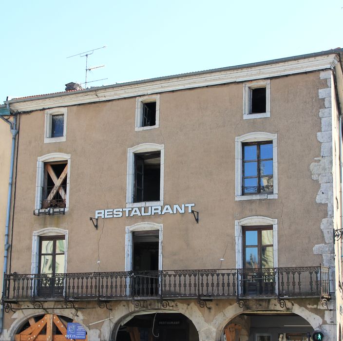 façade sur rue, vue générale