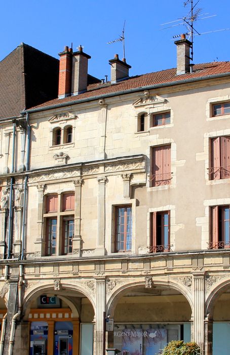 façade sur rue, vue générale