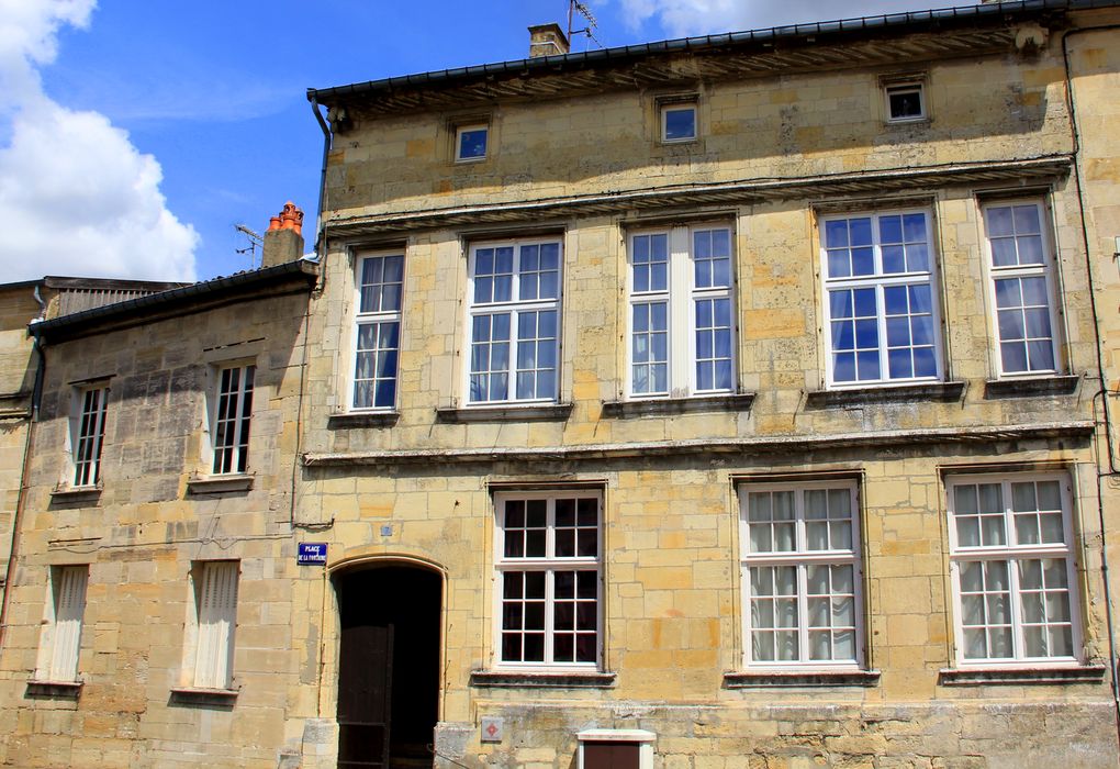 façade sur rue, vue générale