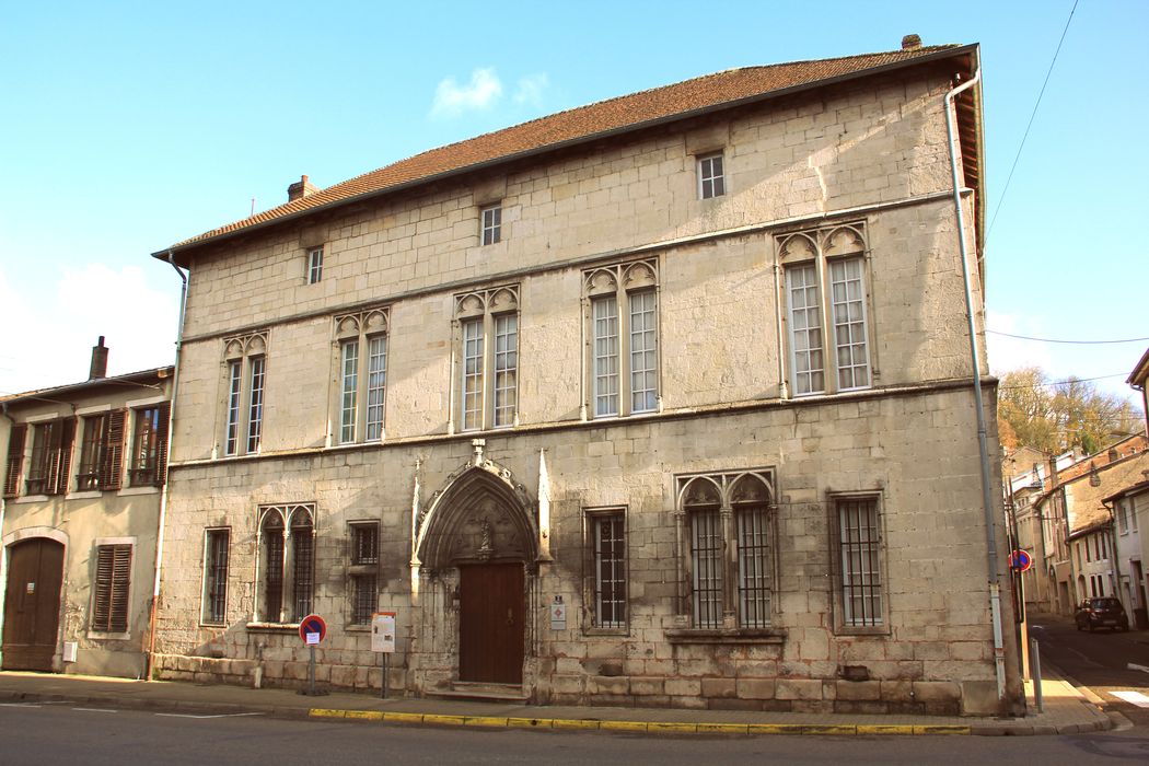 façade sur rue, vue générale