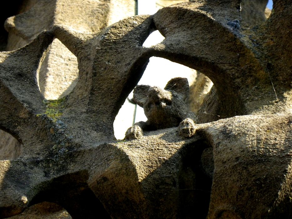 tour du chapitre, détail d’une sculpture