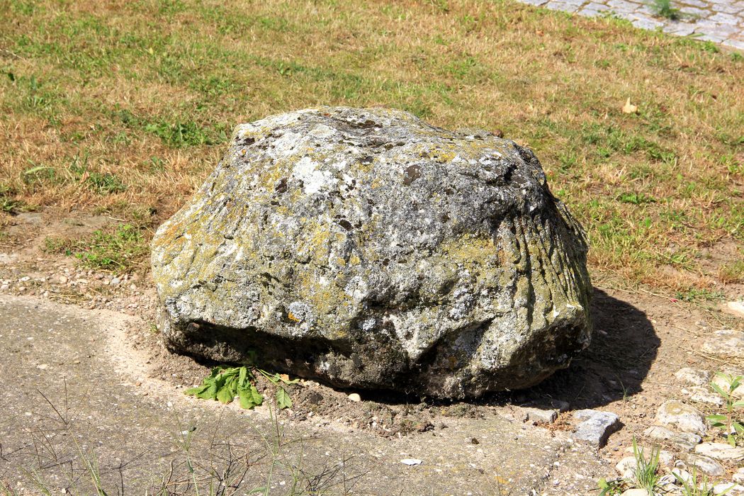 détail d’un chapiteau sculpté (?)