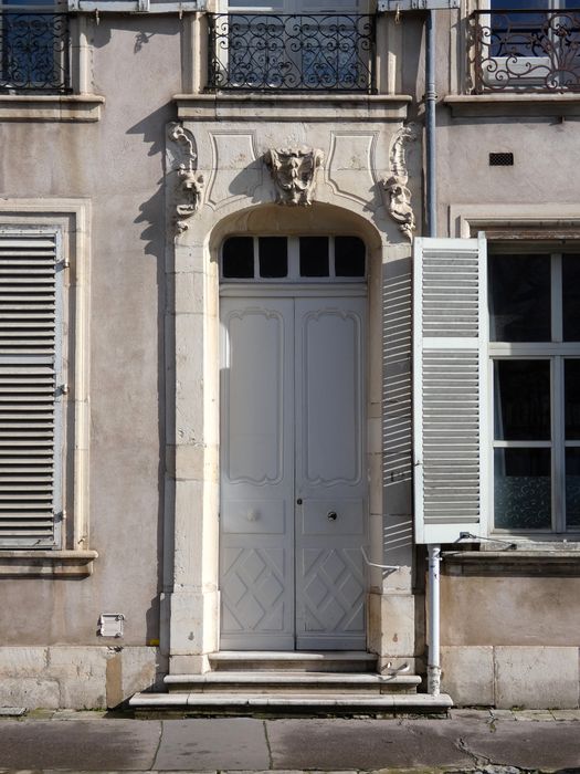 porte d’accès sur rue