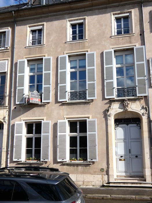 façade sur rue