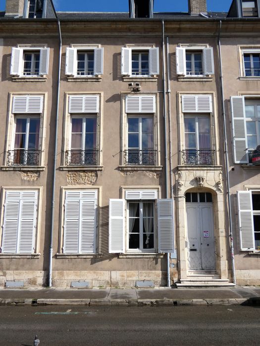 façade sur rue