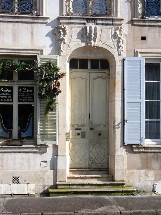 porte d’accès sur rue