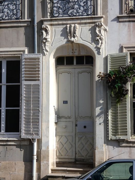 porte d’accès sur rue