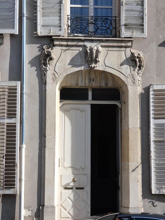 porte d’accès sur rue