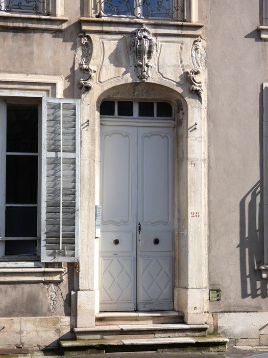 porte d’accès sur rue