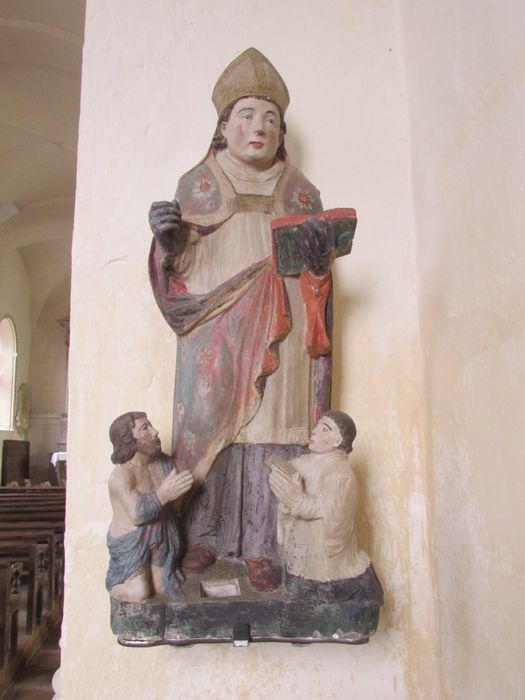 statue : Saint évêque aux donateurs