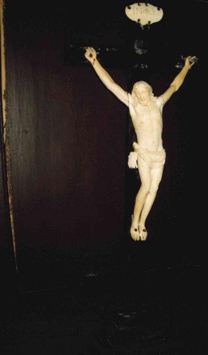 statuette : Christ en croix